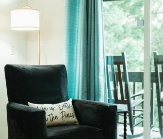 Three Little Pines Condo 2BD 2BA with Seasonal Pool Close to Village and Pinehurst Resort in Pinehurst
