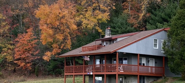 Tranquil Secluded Getaway With Spectacular Mountain Views in Kunkletown
