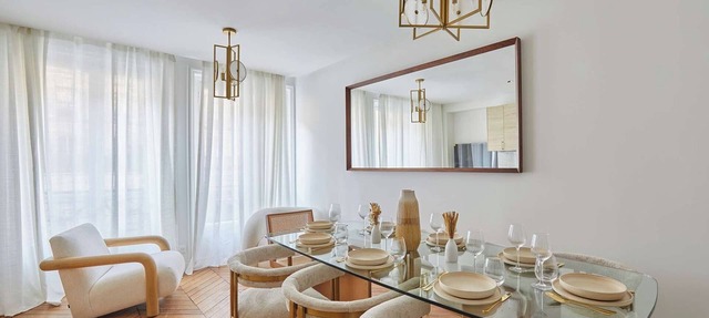 Two-bedroom flat in central Paris in Paris