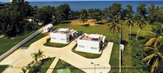 Two private beachfront houses, sleeps 12, kayaks, private heated pools in Cabo Rojo
