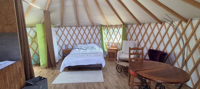 Unique, fully equipped yurt for 2 people in Querrien