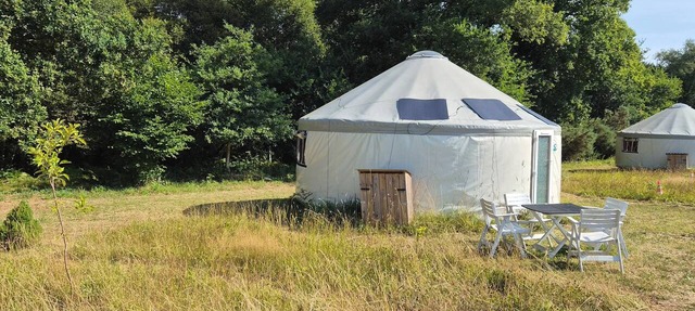 Unique, fully equipped yurt for 4 people in Querrien