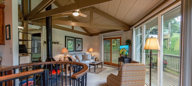Upper Level Duplex - 'Slopeside Hideaway' Ski In/Ski Out in Sugar Mountain
