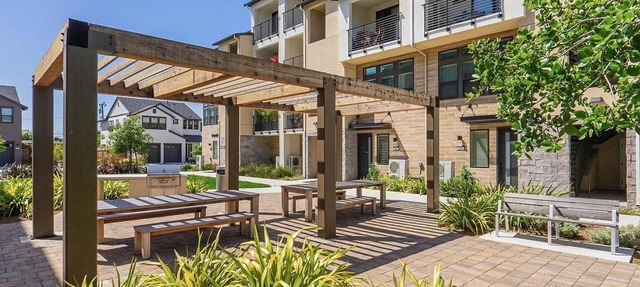 Upscale Quiet 2B2.5B 1450sqft Townhome Between SF and South Bay in San Mateo