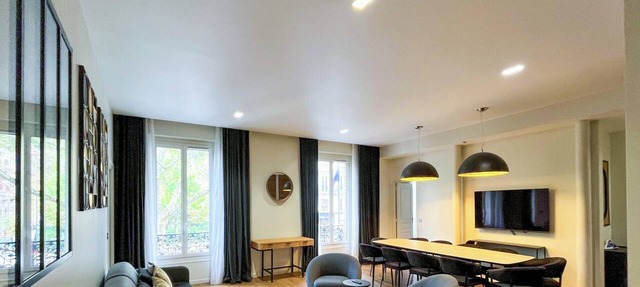 Urban Flat 119 - Spacious 5 Bedroom Flat in Paris in Paris