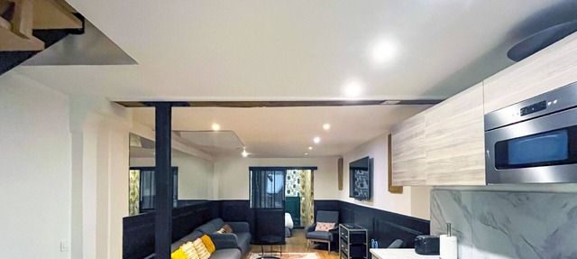 Urban Flat 31 - Charming Triplex in Paris in París