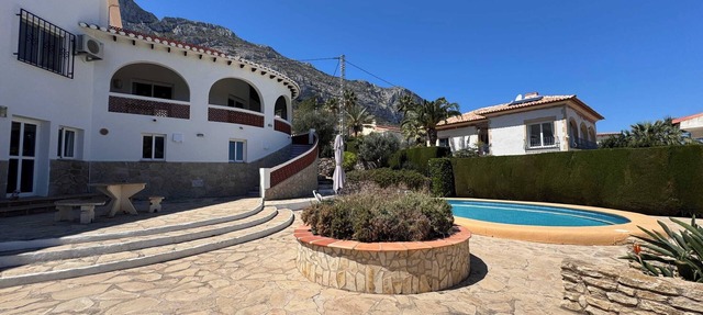 Villa Clara Summary: in Dénia