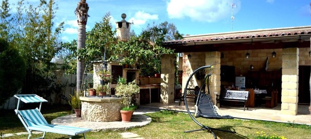 Villa 'Ll04 Hikari with Outdoor Spaces', Private Garden, Wi-Fi & Air Conditioning in San foca