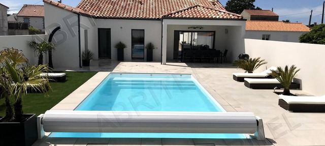 Villa pool 29°, beach & center 5mn walk, quiet, leave your car :) in La Tranche-sur-Mer