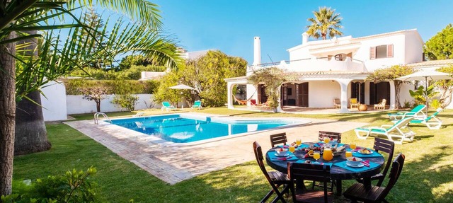 Villa with heatable pool and BBQ in Albufeira in Albufeira