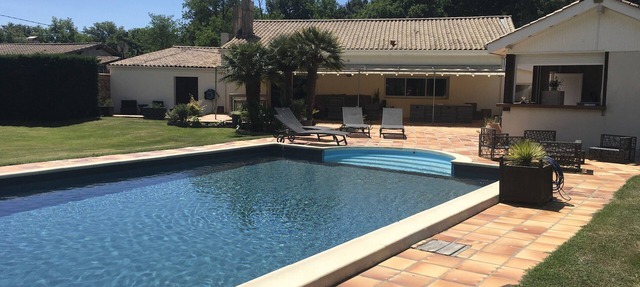 VILLA WITH HEATED POOL in Vensac