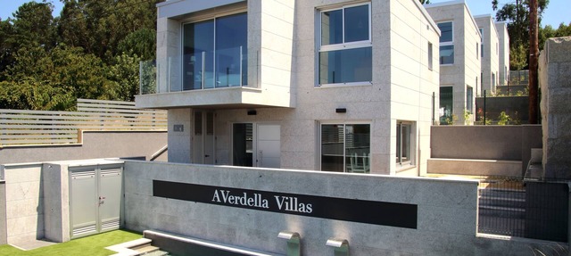 Villas con Piscina a tan Solo 10 Minutos Caminando del Centro de Sanxenxo in Sanjenjo
