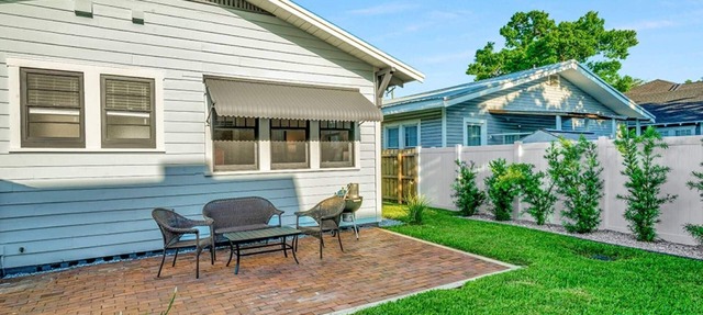 Walk to Hyde Park, Bayshore Blvd & SOHO Dining, Shopping & Nightlife! Stylish 3BR Tampa Retreat in Tampa
