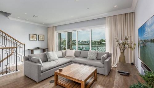 Waterfront Oasis 3 BR/4 beds~3 min walk to beach. in Clearwater Beach