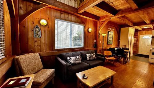 Waterfront Timber-Frame Cottage! in Ucluelet