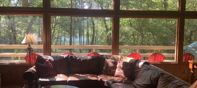 Waterfront - Winding Trail Lodge, Sleeps 6, Enjoy Amenities on Holly Lake Ranch in Holly Lake Ranch