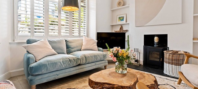 Waterside cottage with sea views & log burner in Flushing