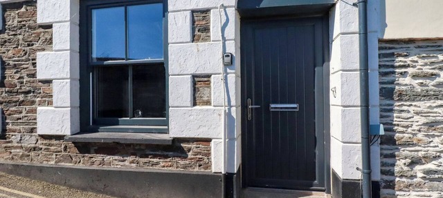 WHALEBONE COTTAGE, pet friendly, with a garden in Mevagissey in St. Austell