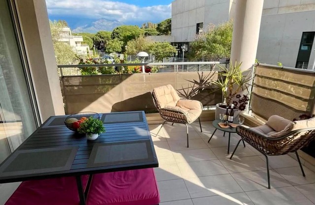 Air-conditioned apartment in secure residence 100m from the beach in Calvi