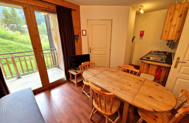 Cozy 2-Room Cabin for 4/6 - Prime Location near Lifts & Shops in Valfréjus