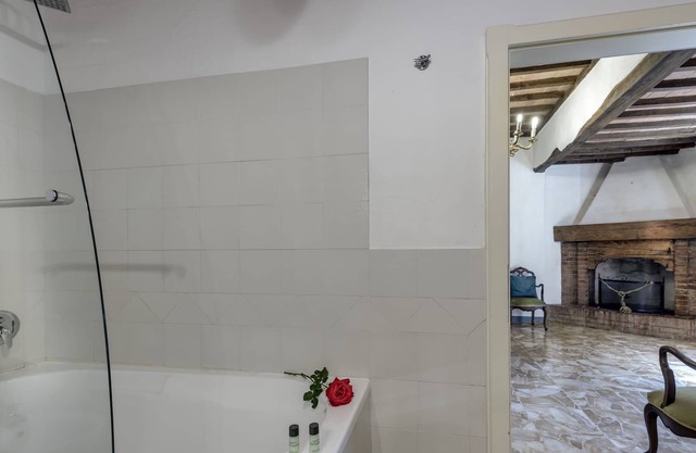 Leccino-standard room in the main village 2+1 in Colle di Val d'Elsa