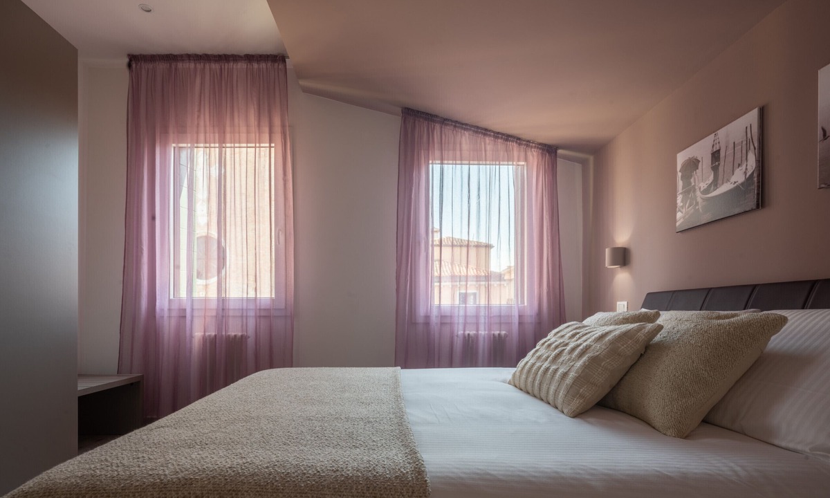 San Polo Apartment | Sant'Aponal Cozy Apartment with Terrace R&R