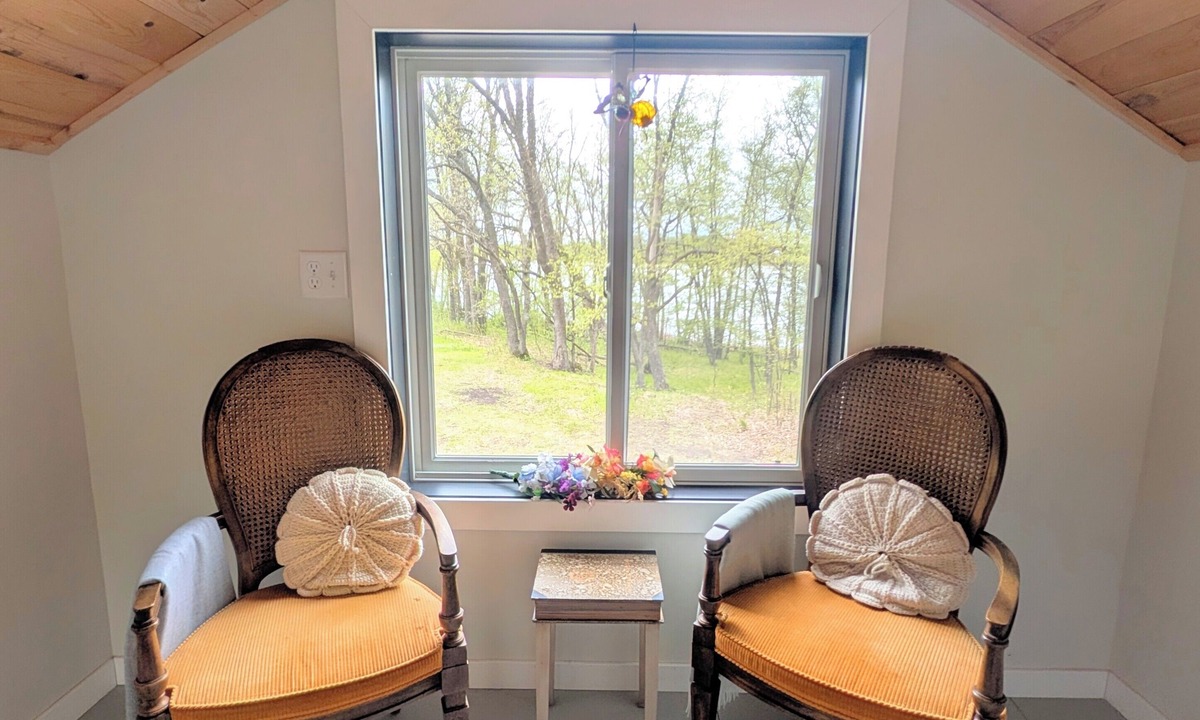 Underwood Cabin | Tranquil Lakefront Hygge Bee Cabin