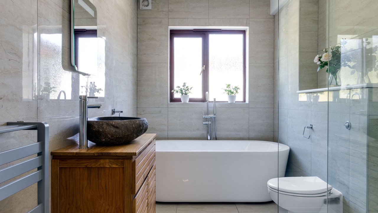 Photo of Bathroom in Hewas Water