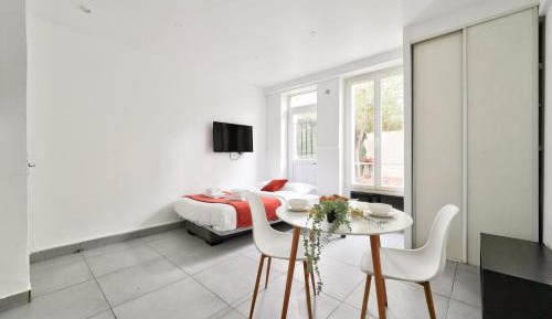 Studio Apartment with Harbor View
