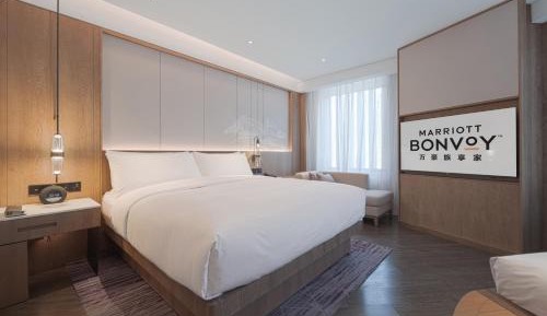 Family Suite with Mountain View