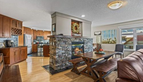 Three-Bedroom Apartment with Mountain View