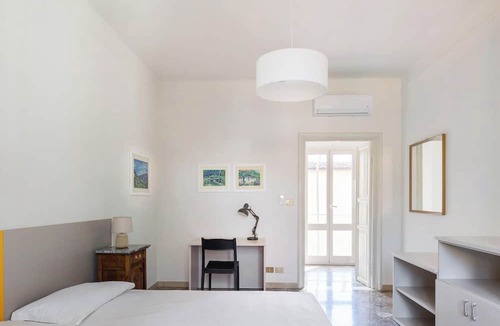 Historic Center Apartment | Irnerio Apts - Black Widow by Wonderful Italy
