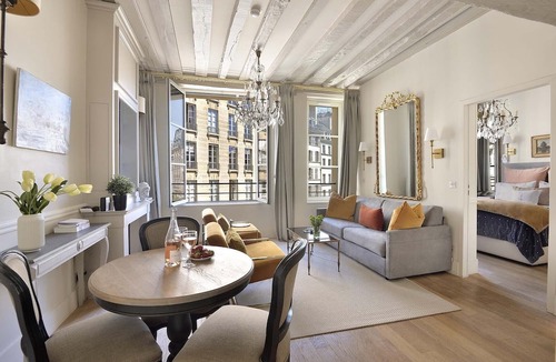 Paris City Center Apartment | Luxurious Parisian Perfection - Île de la Cité-Notre Dame-Cafes