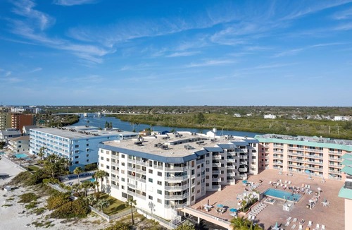 Indian Shores Condo | Clean+Coastal 3BR/2BA Gulf-view Condo, Heated Pool