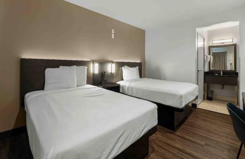 Central Escondido Apartment | 2 Queen Beds | Mini Fridge