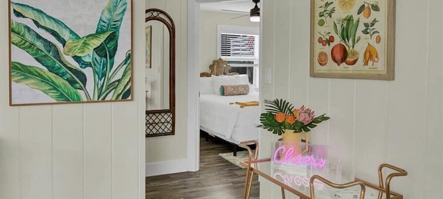 2BR Bungalow Walk Downtown SH Free WIFI in Safety Harbor