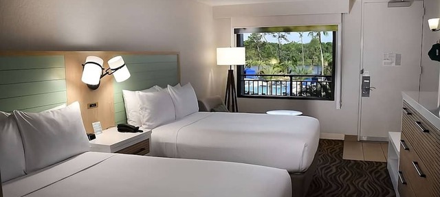 Gateway to Disney Magic: 2 Family Units with Pool Access!Shuttle to Disney-World in Lake Buena Vista