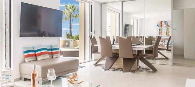 Seafront Apartment with Large Terrace in Cannes