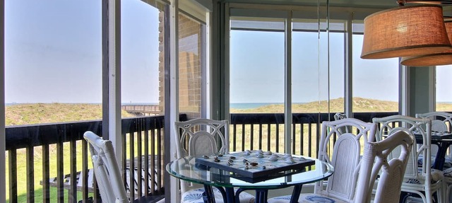 Sandpiper Condominiums 102, Panoramic Gulf Views w/direct access to Mustang Island/Port A beaches. in Port Aransas