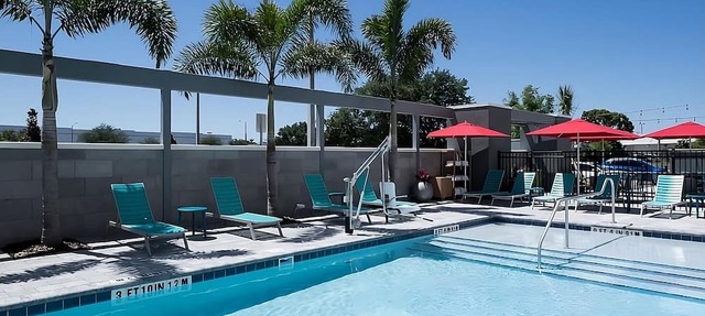 ORLANDO ESCAPE! FREE BREAKFAST, POOL, BBQ in Orlando
