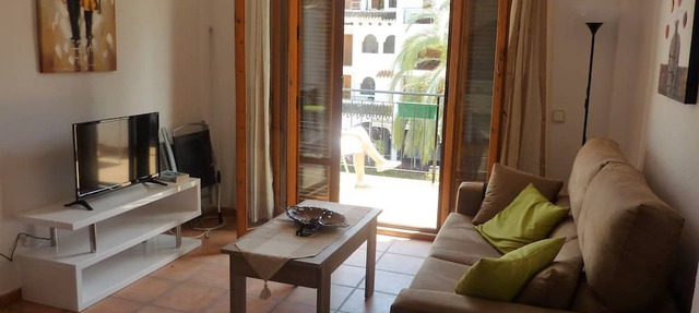 Well maintained Sunny Apartment overlooking Villa Plaza near all amenities, in Villamartín