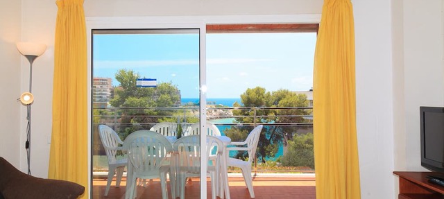Spacious apartment with sea views and pool - UHC MARINA MAR in Salou