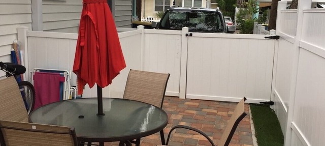 PRIVATE COTTAGE OCEAN VIEW 44 PACES TO BEACH, CLOSE TO RESTAURANTS AND SHOPS in clearwater beach