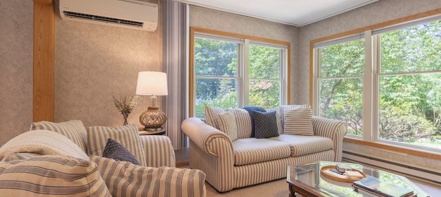 Glennwood Cottage! Coastal woodsy charm with association beach access in Fennville