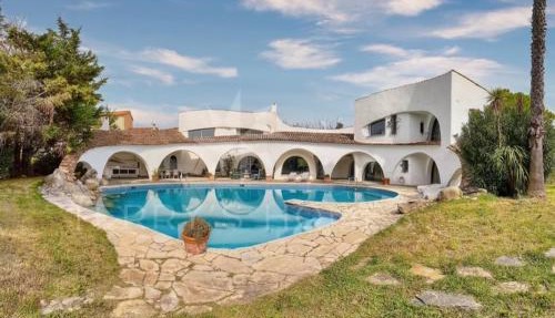 Villa avec piscine ,tennis et chambres climatisés in Grasse